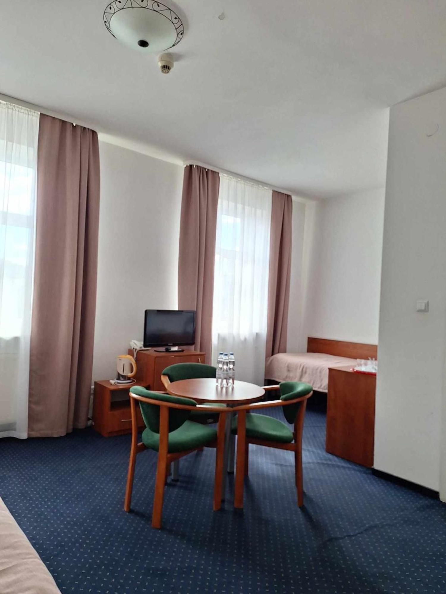 Hotel *** Nat Krynica-Zdrój Exteriör bild