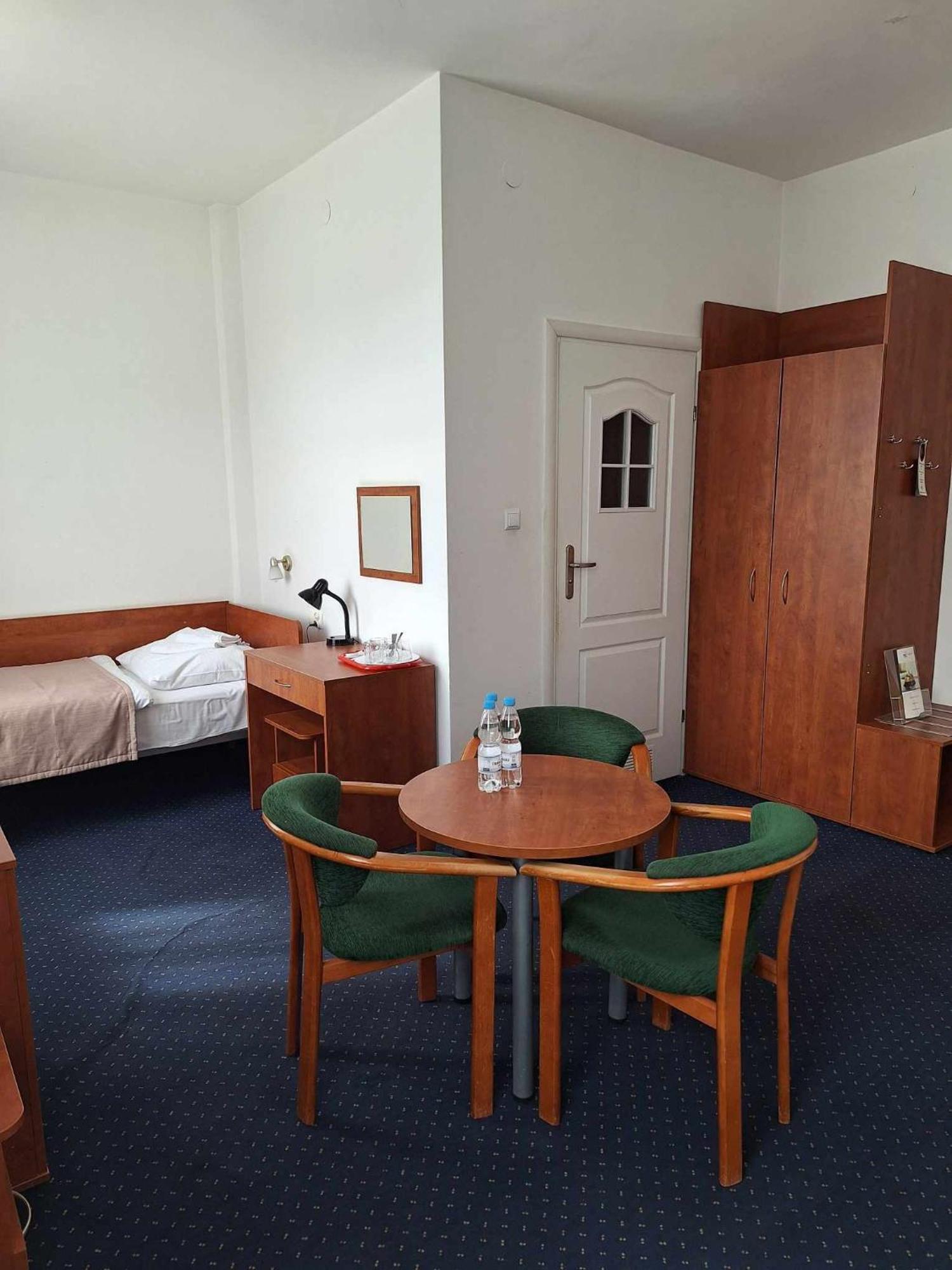 Hotel *** Nat Krynica-Zdrój Exteriör bild
