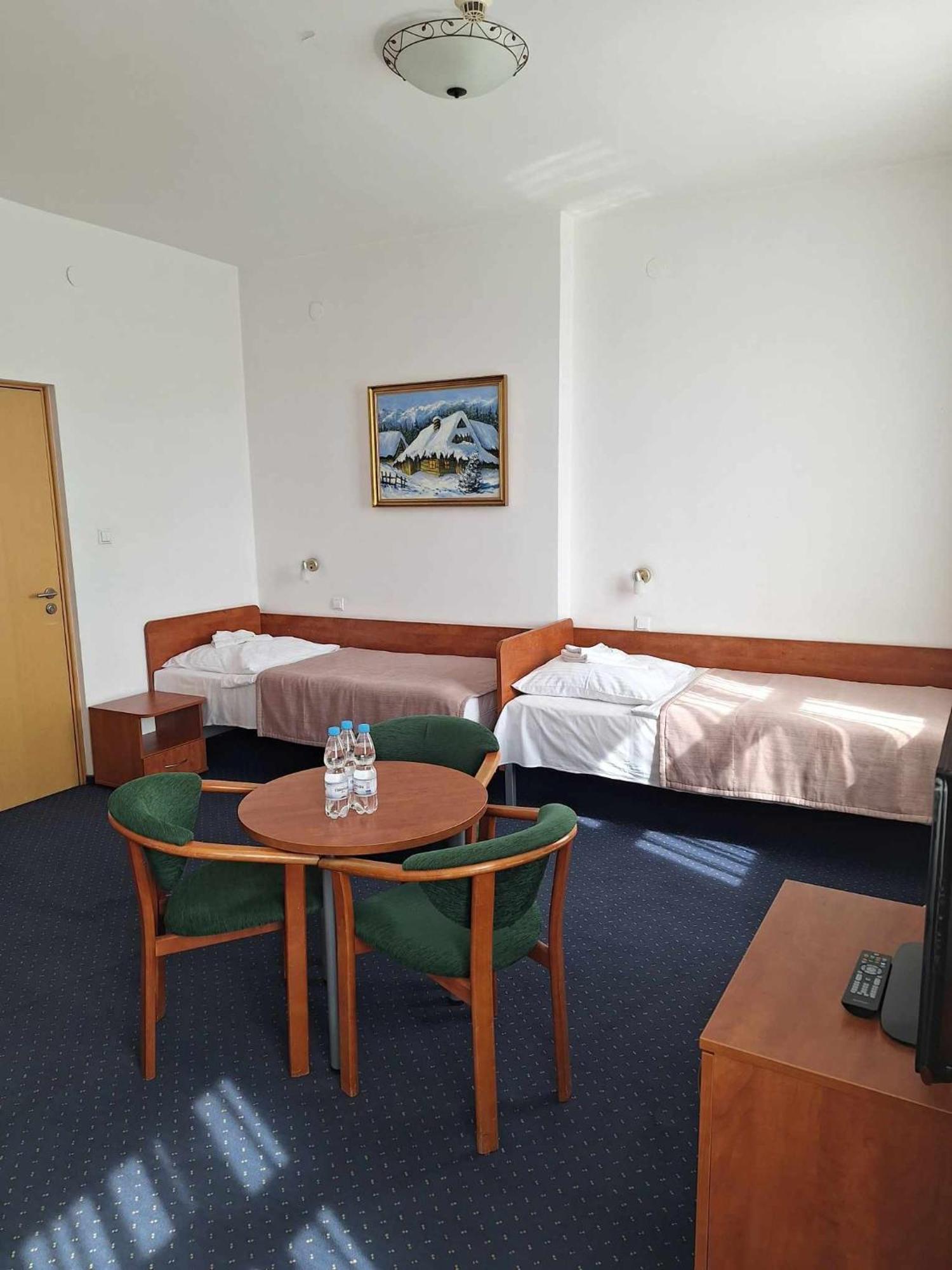 Hotel *** Nat Krynica-Zdrój Exteriör bild