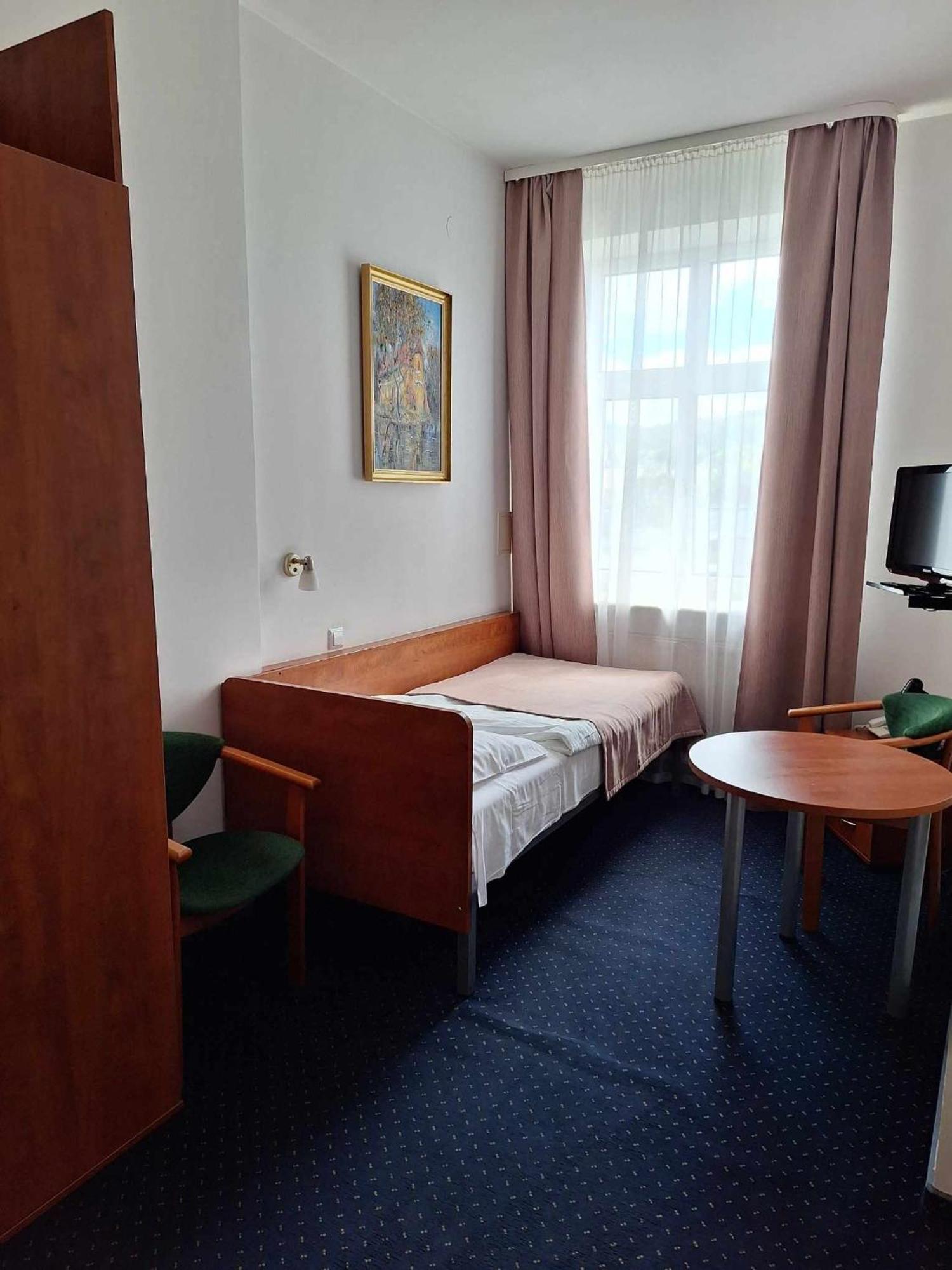 Hotel *** Nat Krynica-Zdrój Exteriör bild