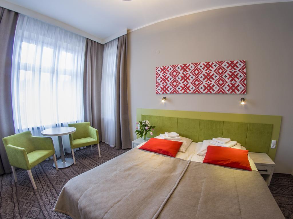Hotel *** Nat Krynica-Zdrój Exteriör bild