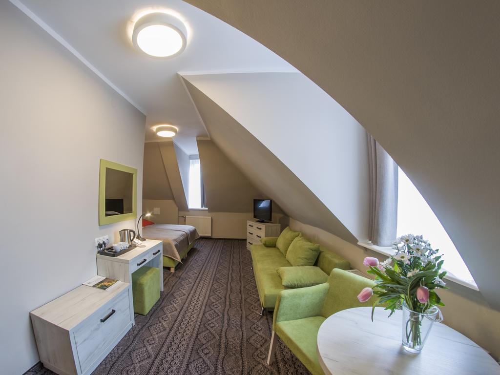 Hotel *** Nat Krynica-Zdrój Exteriör bild