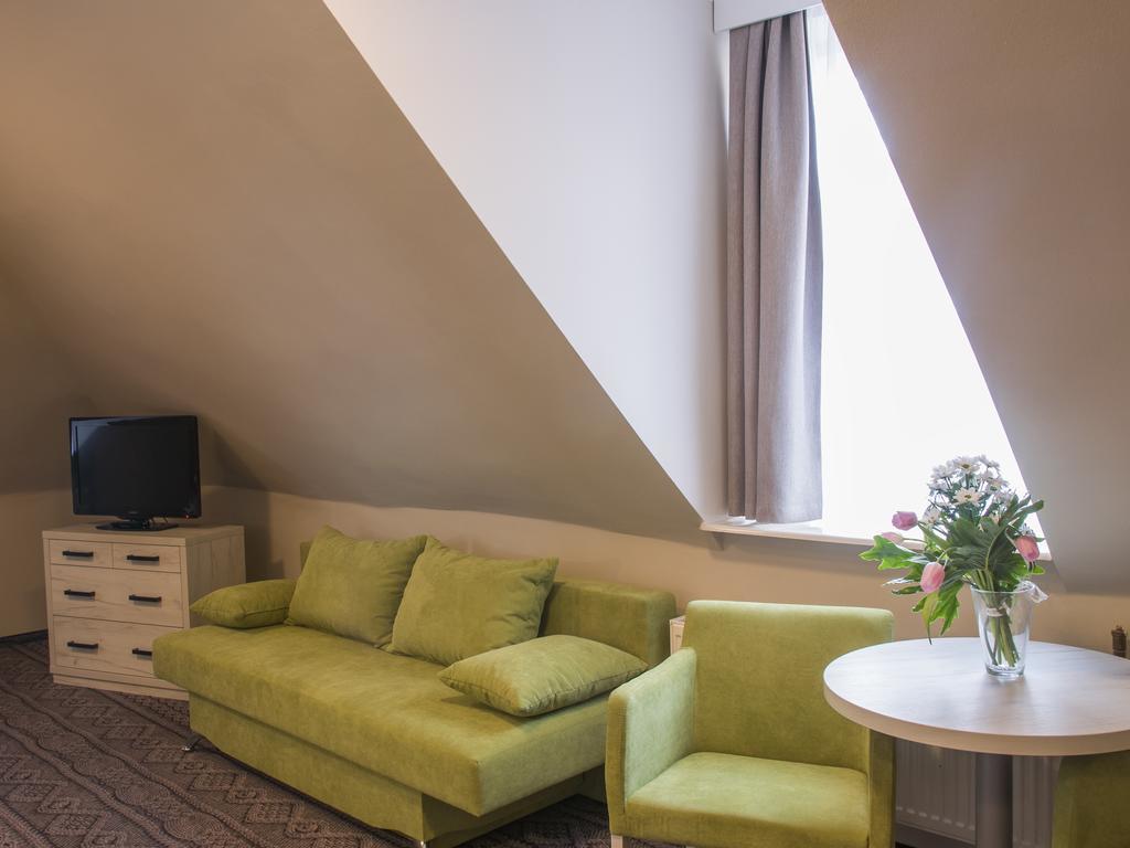 Hotel *** Nat Krynica-Zdrój Exteriör bild