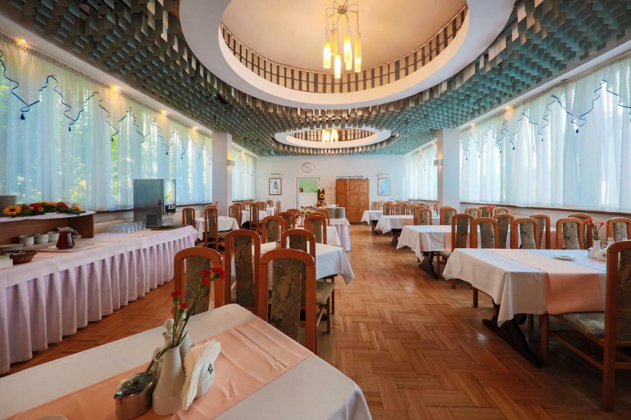 Hotel *** Nat Krynica-Zdrój Exteriör bild