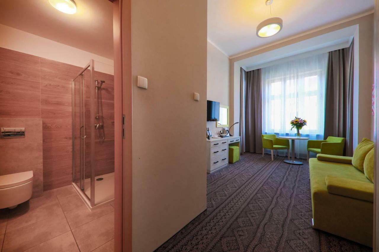 Hotel *** Nat Krynica-Zdrój Exteriör bild