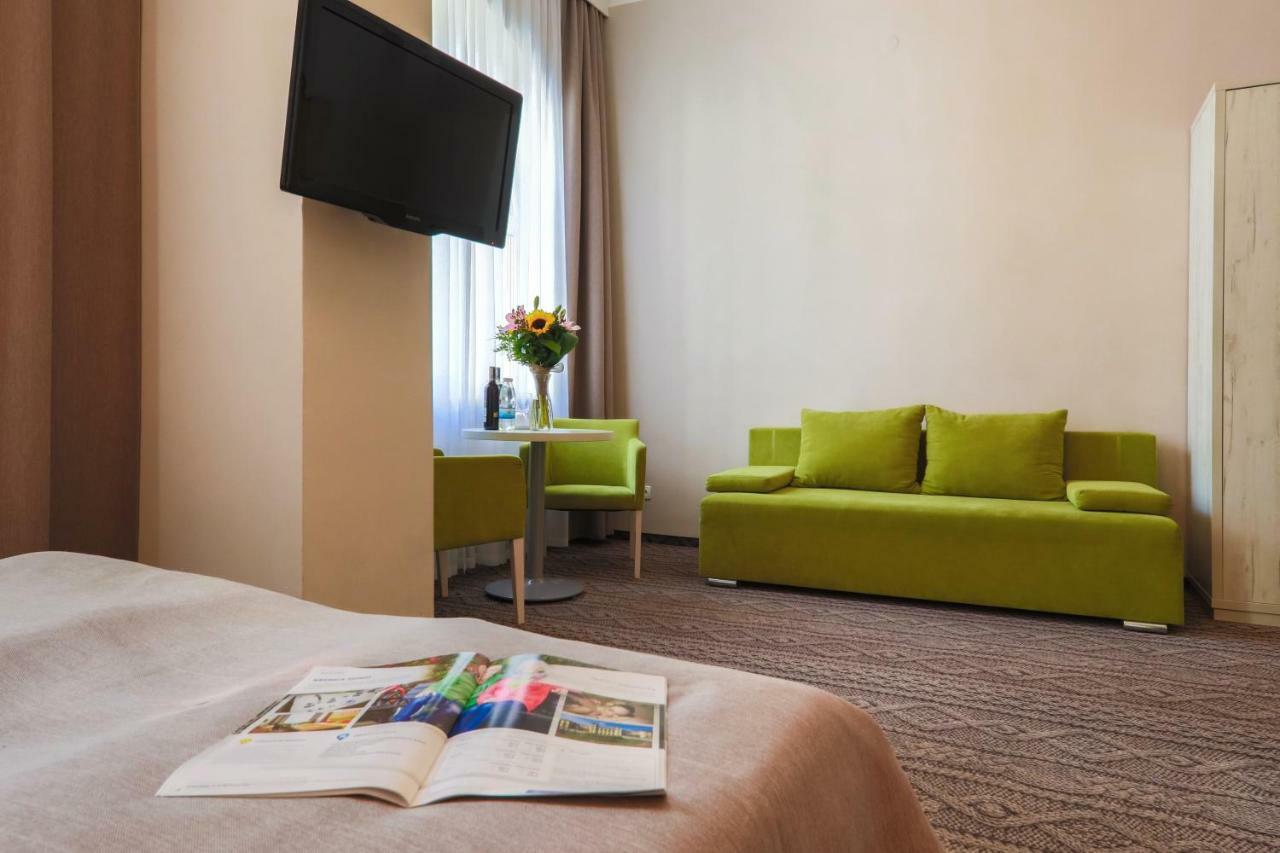 Hotel *** Nat Krynica-Zdrój Exteriör bild